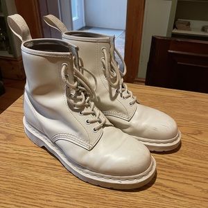 DOC MARTENS - ALL WHITE BOOTS - 1460 MONO